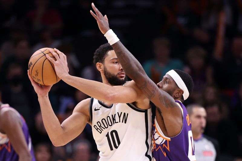 PHOENIX, ARIZONA - NOVEMBER 27: Royce O'Neale #00 of the Phoenix Suns pressures Ben Simmons #10 of the Brooklyn Nets during the second half at Footprint Center on November 27, 2024 in Phoenix, Arizona. NOTE TO USER: User expressly acknowledges and agrees that, by downloading and or using this photograph, User is consenting to the terms and conditions of the Getty Images License Agreement.  (Photo by Chris Coduto/Getty Images)