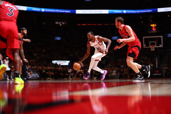 TORONTO, CANADA - NOVEMBER 29: Kevin Durant #35 of the Phoenix Suns dribbles the ball during the game against the Toronto Raptors on November 29, 2023 at the Scotiabank Arena in Toronto, Ontario, Canada.  NOTE TO USER: User expressly acknowledges and agrees that, by downloading and or using this Photograph, user is consenting to the terms and conditions of the Getty Images License Agreement.  Mandatory Copyright Notice: Copyright 2023 NBAE (Photo by Vaughn Ridley/NBAE via Getty Images)