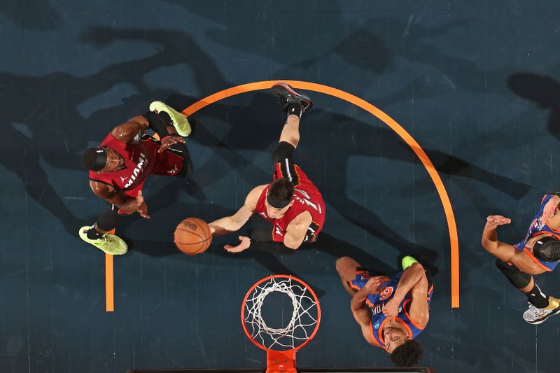 NEW YORK, NY - JANUARY 27: Tyler Herro #14 of the Miami Heat drives to the basket during the game against the New York Knicks on January 27, 2024 at Madison Square Garden in New York City, New York.  NOTE TO USER: User expressly acknowledges and agrees that, by downloading and or using this photograph, User is consenting to the terms and conditions of the Getty Images License Agreement. Mandatory Copyright Notice: Copyright 2024 NBAE  (Photo by Nathaniel S. Butler/NBAE via Getty Images)