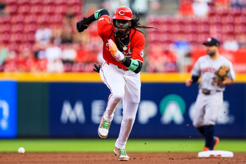 Sep 4, 2024; Cincinnati, Ohio, USA; Cincinnati Reds shortstop Elly De La Cruz (44) runs to third on a sacrifice ground out hit by catcher Tyler Stephenson (not pictured) in the first inning against the Houston Astros at Great American Ball Park. Mandatory Credit: Katie Stratman-Imagn Images