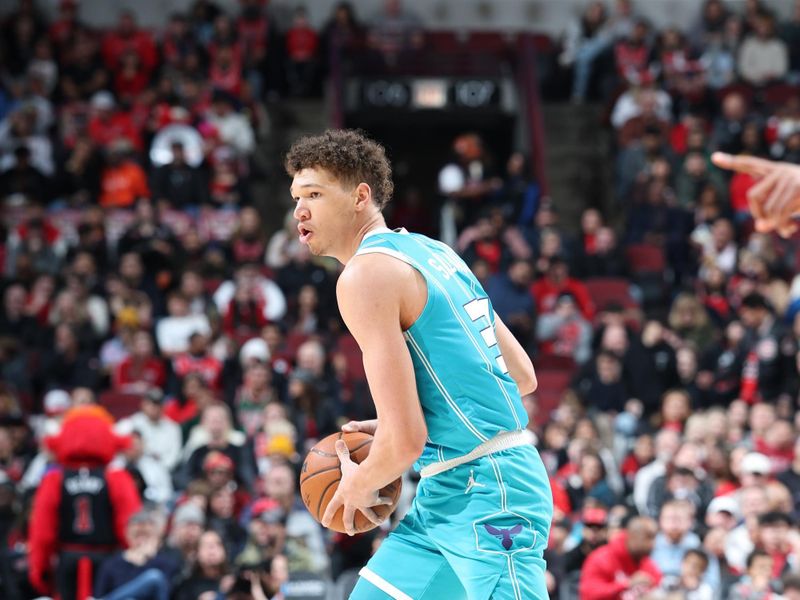 CHICAGO, IL - JANUARY 17: Tidjane Salaun #31 of the Charlotte Hornets handles the ball during the game against the Chicago Bulls on January 17, 2025 at United Center in Chicago, Illinois. NOTE TO USER: User expressly acknowledges and agrees that, by downloading and or using this photograph, User is consenting to the terms and conditions of the Getty Images License Agreement. Mandatory Copyright Notice: Copyright 2025 NBAE (Photo by Jeff Haynes/NBAE via Getty Images)