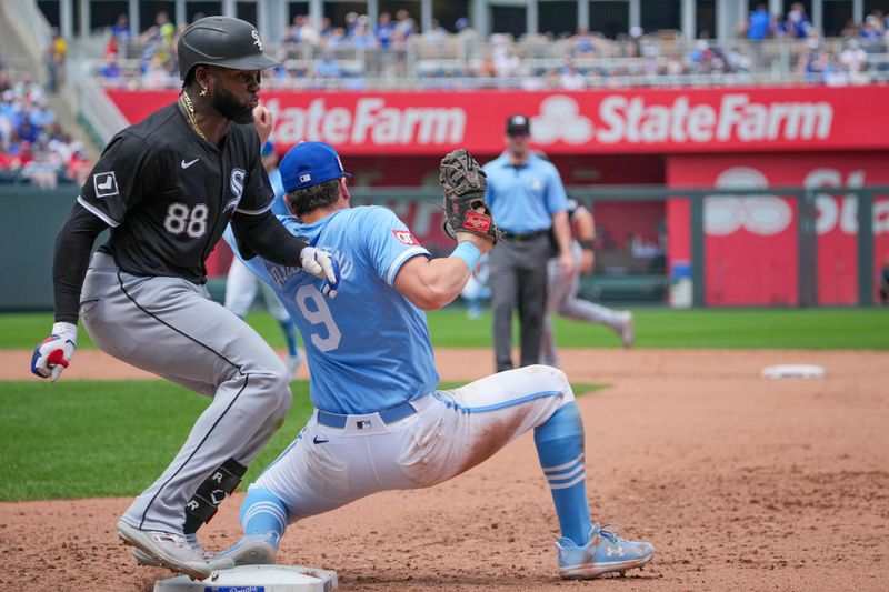 Jul 21, 2024; Kansas City, Missouri, USA; Kansas City Royals first base Vinnie Pasquantino (9) holds on to the throw and gets the out on Chicago White Sox center fielder Luis Robert Jr. (88) at first base in the fifth inning at Kauffman Stadium. Mandatory Credit: Denny Medley-USA TODAY Sports