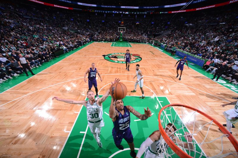 BOSTON, MA - NOVEMBER 28: P.J. Washington #25 of the Charlotte Hornets drives to the basket during the game against the Boston Celtics on November 28, 2022 at the TD Garden in Boston, Massachusetts.  NOTE TO USER: User expressly acknowledges and agrees that, by downloading and or using this photograph, User is consenting to the terms and conditions of the Getty Images License Agreement. Mandatory Copyright Notice: Copyright 2022 NBAE  (Photo by Brian Babineau/NBAE via Getty Images)