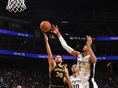 SAN FRANCISCO, CA - NOVEMBER 24:  Stephen Curry #30 of the Golden State Warriors goes to the basket during the game during the in-Season Tournament on November 24, 2023 at Chase Center in San Francisco, California. NOTE TO USER: User expressly acknowledges and agrees that, by downloading and or using this photograph, user is consenting to the terms and conditions of Getty Images License Agreement. Mandatory Copyright Notice: Copyright 2023 NBAE (Photo by Noah Graham/NBAE via Getty Images)