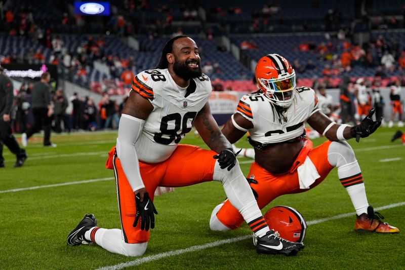 Cleveland Browns tight end Jordan Akins (88) and tight end David Njoku (85) stretch during pregame of an NFL football game against the Denver Broncos, Monday, Dec. 2, 2024, in Denver. (AP Photo/Jack Dempsey)