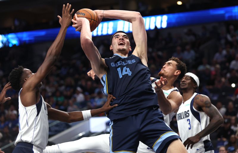 DALLAS, TX - OCTOBER 7: Zach Edey #14 of the Memphis Grizzlies goes to the basket against the Dallas Mavericks in the second half of a preseason game at American Airlines Center on October 7, 2024 in Dallas, Texas. NOTE TO USER: User expressly acknowledges and agrees that, by downloading and or using this photograph, User is consenting to the terms and conditions of the Getty Images License Agreement. (Photo by Ron Jenkins/Getty Images)