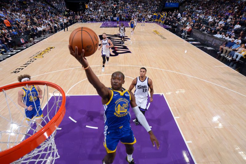 SACRAMENTO, CA - OCTOBER 9: Jonathan Kuminga #00 of the Golden State Warriors drives to the basket during the game against the Sacramento Kings during a NBA preseason game on October 9, 2024 at Golden 1 Center in Sacramento, California. NOTE TO USER: User expressly acknowledges and agrees that, by downloading and or using this Photograph, user is consenting to the terms and conditions of the Getty Images License Agreement. Mandatory Copyright Notice: Copyright 2024 NBAE (Photo by Rocky Widner/NBAE via Getty Images)