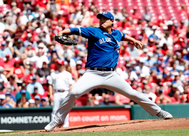 Aug 20, 2023; Cincinnati, Ohio, USA; Toronto Blue Jays starting pitcher Hyun Jin Ryu (99) throws against the Cincinnati Reds during the first inning at Great American Ball Park. Mandatory Credit: David Kohl-USA TODAY Sports