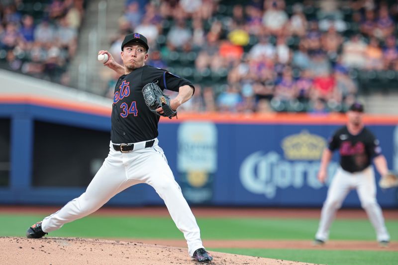 Jul 26, 2024; New York City, New York, USA; New York Mets starting pitcher Kodai Senga (34) delivers a pitch during the second inning against the Atlanta Braves at Citi Field. Mandatory Credit: Vincent Carchietta-USA TODAY Sports