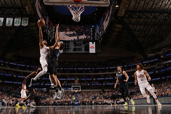 DALLAS, TX - DECEMBER 27: Jarrett Allen #31 of the Cleveland Cavaliers drives to the basket during the game against the Dallas Mavericks on December 27, 2023 at the American Airlines Center in Dallas, Texas. NOTE TO USER: User expressly acknowledges and agrees that, by downloading and or using this photograph, User is consenting to the terms and conditions of the Getty Images License Agreement. Mandatory Copyright Notice: Copyright 2023 NBAE (Photo by Glenn James/NBAE via Getty Images)