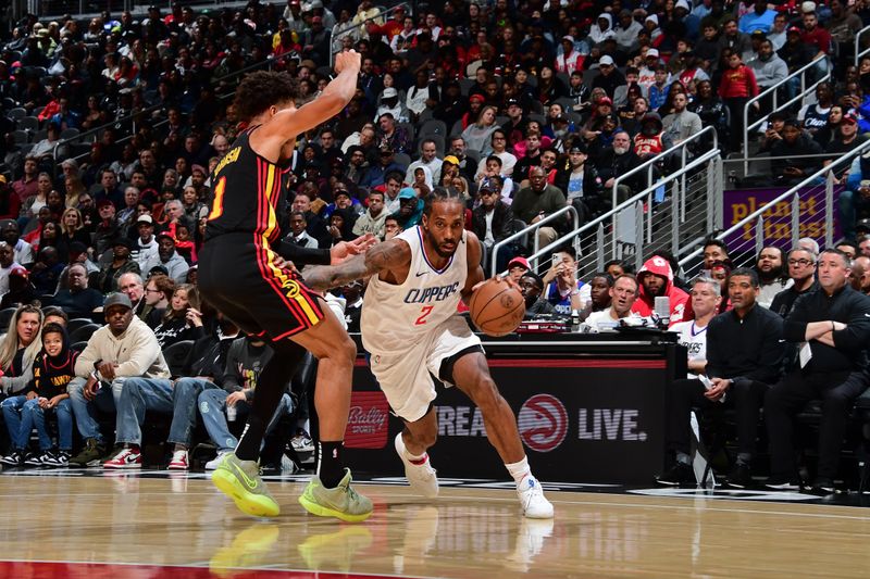 ATLANTA, GA - FEBRUARY 5: Kawhi Leonard #2 of the LA Clippers dribbles the ball during the game against the Atlanta Hawks on February 5, 2024 at State Farm Arena in Atlanta, Georgia.  NOTE TO USER: User expressly acknowledges and agrees that, by downloading and/or using this Photograph, user is consenting to the terms and conditions of the Getty Images License Agreement. Mandatory Copyright Notice: Copyright 2024 NBAE (Photo by Scott Cunningham/NBAE via Getty Images)