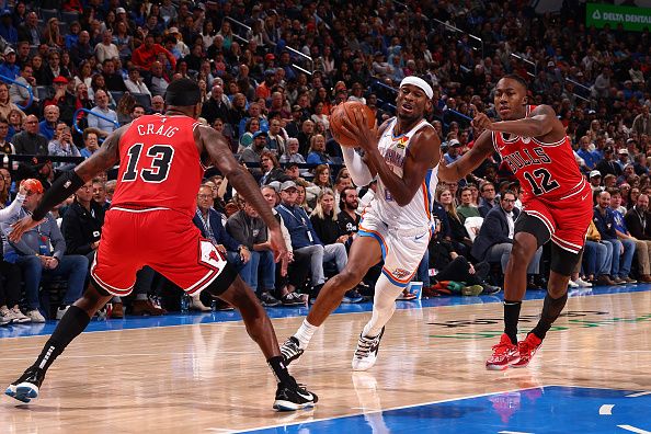 OKLAHOMA CITY, OK - NOVEMBER 22:  Shai Gilgeous-Alexander #2 of the Oklahoma City Thunder drives to the basket during the game against the Chicago Bulls on November 22, 2023 at Paycom Arena in Oklahoma City, Oklahoma. NOTE TO USER: User expressly acknowledges and agrees that, by downloading and or using this photograph, User is consenting to the terms and conditions of the Getty Images License Agreement. Mandatory Copyright Notice: Copyright 2023 NBAE (Photo by Zach Beeker/NBAE via Getty Images)