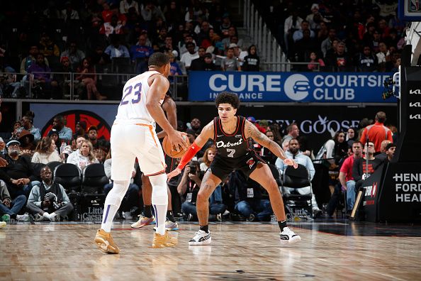 DETROIT, MI - NOVEMBER 5: Killian Hayes #7 of the Detroit Pistons plays defense against the Phoenix Suns on November 5, 2023 at Little Caesars Arena in Detroit, Michigan. NOTE TO USER: User expressly acknowledges and agrees that, by downloading and/or using this photograph, User is consenting to the terms and conditions of the Getty Images License Agreement. Mandatory Copyright Notice: Copyright 2023 NBAE (Photo by Brian Sevald/NBAE via Getty Images)