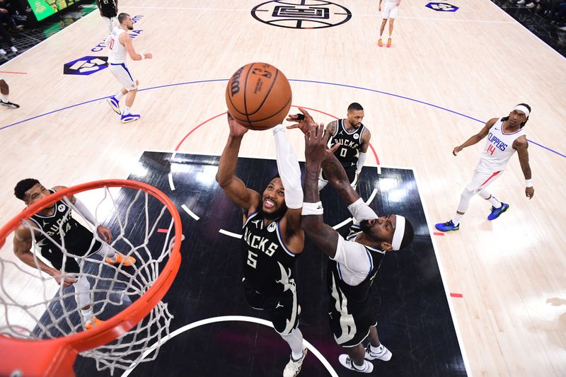 LOS ANGELES, CA - MARCH 10: Malik Beasley #5 of the Milwaukee Bucks grabs a rebound during the game against the LA Clippers on March 10, 2024 at Crypto.Com Arena in Los Angeles, California. NOTE TO USER: User expressly acknowledges and agrees that, by downloading and/or using this Photograph, user is consenting to the terms and conditions of the Getty Images License Agreement. Mandatory Copyright Notice: Copyright 2024 NBAE (Photo by Adam Pantozzi/NBAE via Getty Images)