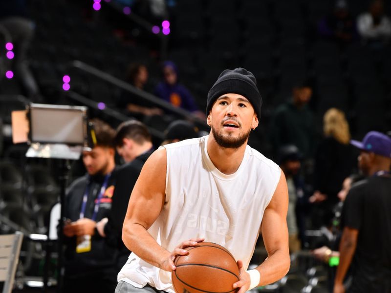 PHOENIX, AZ - JANUARY 9: Devin Booker #1 of the Phoenix Suns warms up before the game against the Atlanta Hawks on January 9, 2025 at Footprint Center in Phoenix, Arizona. NOTE TO USER: User expressly acknowledges and agrees that, by downloading and or using this photograph, user is consenting to the terms and conditions of the Getty Images License Agreement. Mandatory Copyright Notice: Copyright 2025 NBAE (Photo by Barry Gossage/NBAE via Getty Images)