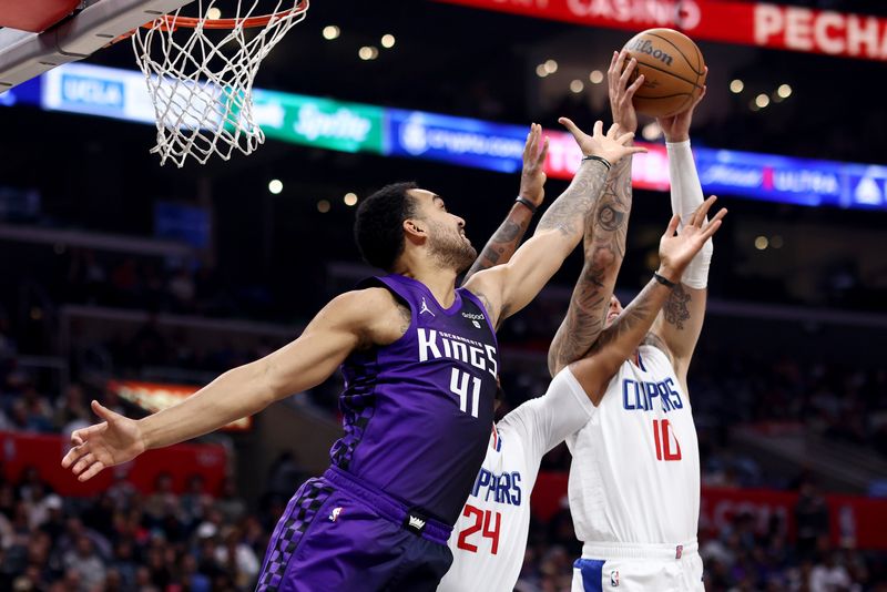 LOS ANGELES, CALIFORNIA - FEBRUARY 25: Daniel Theis #10 of the Los Angeles Clippers grabs a rebound against Trey Lyles #41 of the Sacramento Kings in the third quarter at Crypto.com Arena on February 25, 2024 in Los Angeles, California. The Sacramento Kings defeated the Los Angeles Clippers 123-107. NOTE TO USER: User expressly acknowledges and agrees that, by downloading and or using this photograph, User is consenting to the terms and conditions of the Getty Images License Agreement. (Photo by Katelyn Mulcahy/Getty Images)