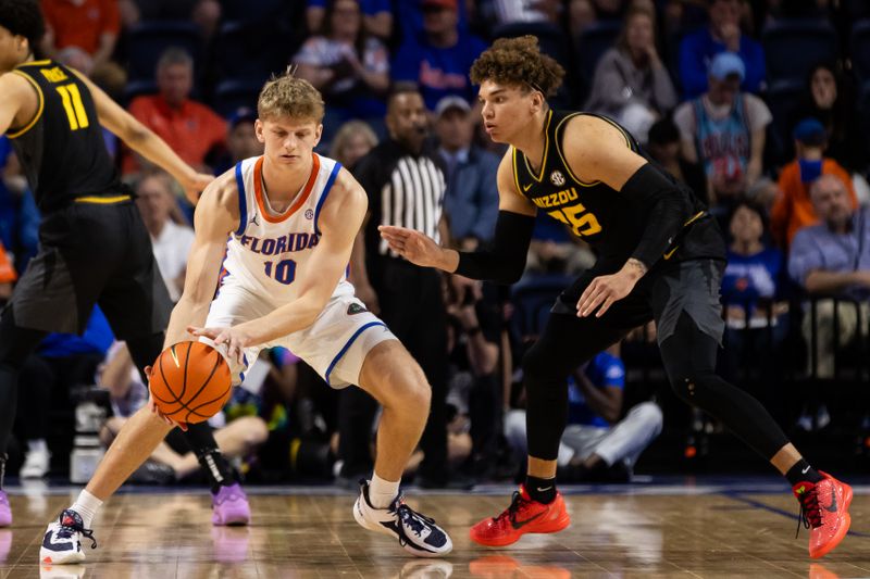 Feb 28, 2024; Gainesville, Florida, USA; Florida Gators forward Thomas Haugh (10) catches a pass while Missouri Tigers forward Noah Carter (35) defends during the first half at Exactech Arena at the Stephen C. O'Connell Center. Mandatory Credit: Matt Pendleton-USA TODAY Sports