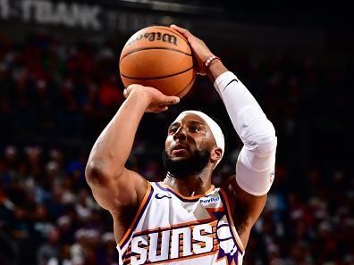 PHOENIX, AZ - DECEMBER 25: Josh Okogie #2 of the Phoenix Suns shoots a free throw during the game against the Dallas Mavericks on December 25, 2023 at Footprint Center in Phoenix, Arizona. NOTE TO USER: User expressly acknowledges and agrees that, by downloading and or using this photograph, user is consenting to the terms and conditions of the Getty Images License Agreement. Mandatory Copyright Notice: Copyright 2023 NBAE (Photo by Barry Gossage/NBAE via Getty Images)