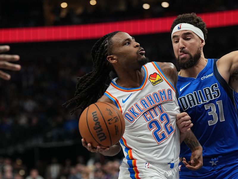 DALLAS, TX - JANUARY 17:  Cason Wallace #22 of the Oklahoma City Thunder drives to the basket during the game against the Dallas Mavericks on January 17, 2025 at American Airlines Center in Dallas, Texas. NOTE TO USER: User expressly acknowledges and agrees that, by downloading and or using this photograph, User is consenting to the terms and conditions of the Getty Images License Agreement. Mandatory Copyright Notice: Copyright 2025 NBAE (Photo by Glenn James/NBAE via Getty Images)