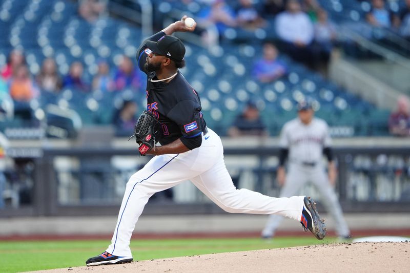 May 31, 2024; New York City, New York, USA; New York Mets pitcher Luis Severino (40) delivers a pitch against the Arizona Diamondbacks during the first inning at Citi Field. Mandatory Credit: Gregory Fisher-USA TODAY Sports