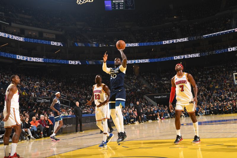 SAN FRANCISCO, CA - DECEMBER 8: Julius Randle #30 of the Minnesota Timberwolves shoots the ball during the game against the Golden State Warriors during a regular season game on December 8, 2024 at Chase Center in San Francisco, California. NOTE TO USER: User expressly acknowledges and agrees that, by downloading and or using this photograph, user is consenting to the terms and conditions of Getty Images License Agreement. Mandatory Copyright Notice: Copyright 2024 NBAE (Photo by Noah Graham/NBAE via Getty Images)