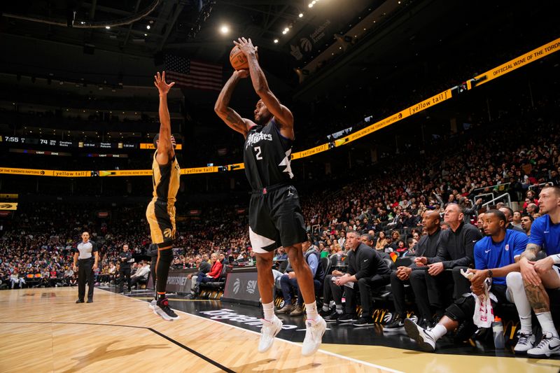 TORONTO, CANADA - JANUARY 26: Kawhi Leonard #2 of the LA Clippers shoots the ball during the game against the Toronto Raptors on January 26, 2024 at the Scotiabank Arena in Toronto, Ontario, Canada.  NOTE TO USER: User expressly acknowledges and agrees that, by downloading and or using this Photograph, user is consenting to the terms and conditions of the Getty Images License Agreement.  Mandatory Copyright Notice: Copyright 2024 NBAE (Photo by Mark Blinch/NBAE via Getty Images)