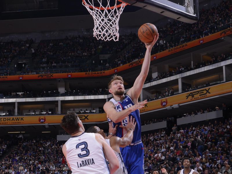 SACRAMENTO, CA - MARCH 18: Domantas Sabonis #10 of the Sacramento Kings shoots the ball during the game against the Memphis Grizzlies on March 18, 2024 at Golden 1 Center in Sacramento, California. NOTE TO USER: User expressly acknowledges and agrees that, by downloading and or using this Photograph, user is consenting to the terms and conditions of the Getty Images License Agreement. Mandatory Copyright Notice: Copyright 2024 NBAE (Photo by Rocky Widner/NBAE via Getty Images)