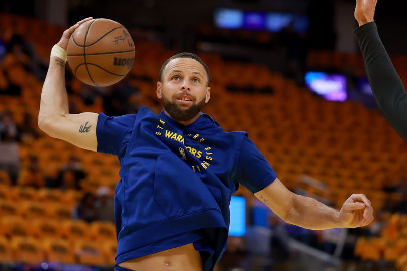 SAN FRANCISCO, CALIFORNIA - APRIL 26: Stephen Curry #30 of the Golden State Warriors warms up before their game against the Houston Rockets in Game Three of the Western Conference First Round NBA Playoffs at Chase Center on April 26, 2025 in San Francisco, California. NOTE TO USER: User expressly acknowledges and agrees that, by downloading and or using this photograph, User is consenting to the terms and conditions of the Getty Images License Agreement. (Photo by Ezra Shaw/Getty Images)