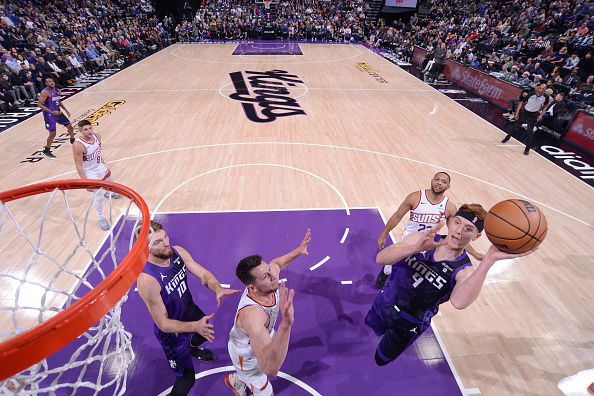 SACRAMENTO, CA - DECEMBER 22:  Kevin Huerter #9 of the Sacramento Kings goes to the basket during the game on December 22, 2023 at Golden 1 Center in Sacramento, California. NOTE TO USER: User expressly acknowledges and agrees that, by downloading and or using this Photograph, user is consenting to the terms and conditions of the Getty Images License Agreement. Mandatory Copyright Notice: Copyright 2023 NBAE (Photo by Rocky Widner/NBAE via Getty Images)