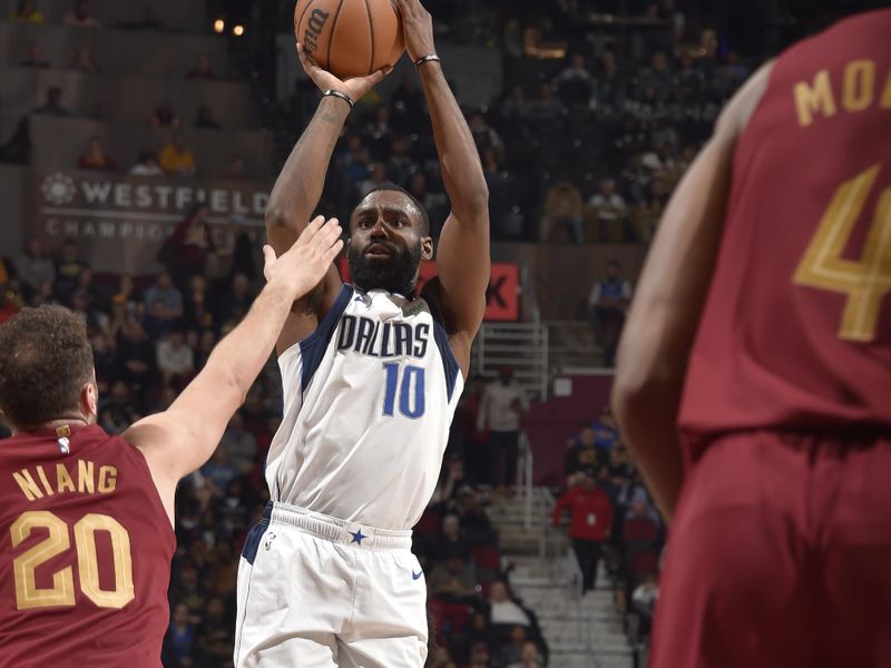 CLEVELAND, OH - FEBRUARY 27: Tim Hardaway Jr. #10 of the Dallas Mavericks shoots the ball during the game against the Cleveland Cavaliers on February 27, 2024 at Rocket Mortgage FieldHouse in Cleveland, Ohio. NOTE TO USER: User expressly acknowledges and agrees that, by downloading and/or using this Photograph, user is consenting to the terms and conditions of the Getty Images License Agreement. Mandatory Copyright Notice: Copyright 2024 NBAE (Photo by David Liam Kyle/NBAE via Getty Images)