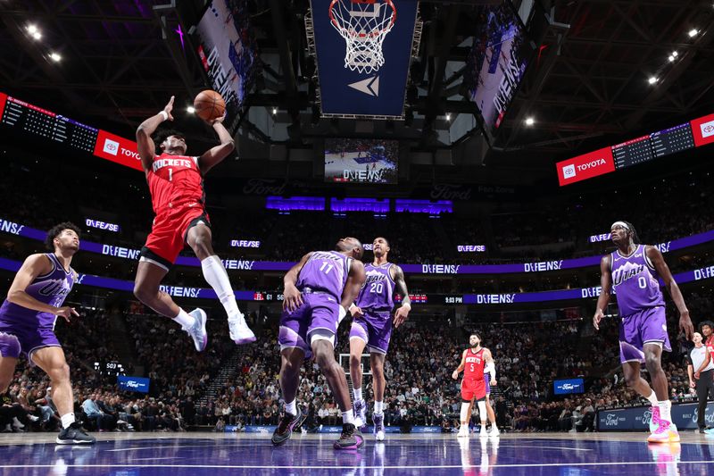 SALT LAKE CITY, UT - MARCH 29: Amen Thompson #1 of the Houston Rockets shoots the ball during the game against the Utah Jazz on March 29, 2024 at Delta Center in Salt Lake City, Utah. NOTE TO USER: User expressly acknowledges and agrees that, by downloading and or using this Photograph, User is consenting to the terms and conditions of the Getty Images License Agreement. Mandatory Copyright Notice: Copyright 2024 NBAE (Photo by Melissa Majchrzak/NBAE via Getty Images)