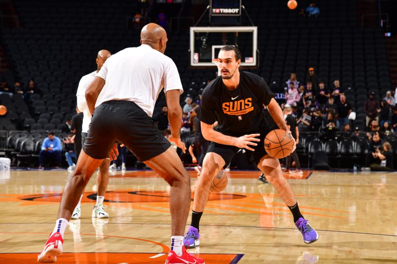 PHOENIX, AZ - NOVEMBER 4: Dario Saric #20 of the Phoenix Suns warms up before the game against the Portland Trail Blazers on November 4, 2022 at Footprint Center in Phoenix, Arizona. NOTE TO USER: User expressly acknowledges and agrees that, by downloading and or using this photograph, user is consenting to the terms and conditions of the Getty Images License Agreement. Mandatory Copyright Notice: Copyright 2022 NBAE (Photo by Barry Gossage/NBAE via Getty Images)