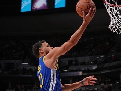 DENVER, CO - DECEMBER 25: Stephen Curry #30 of the Golden State Warriors drives to the basket during the game against the Denver Nuggets on December 25, 2023 at the Ball Arena in Denver, Colorado. NOTE TO USER: User expressly acknowledges and agrees that, by downloading and/or using this Photograph, user is consenting to the terms and conditions of the Getty Images License Agreement. Mandatory Copyright Notice: Copyright 2023 NBAE (Photo by Bart Young/NBAE via Getty Images)