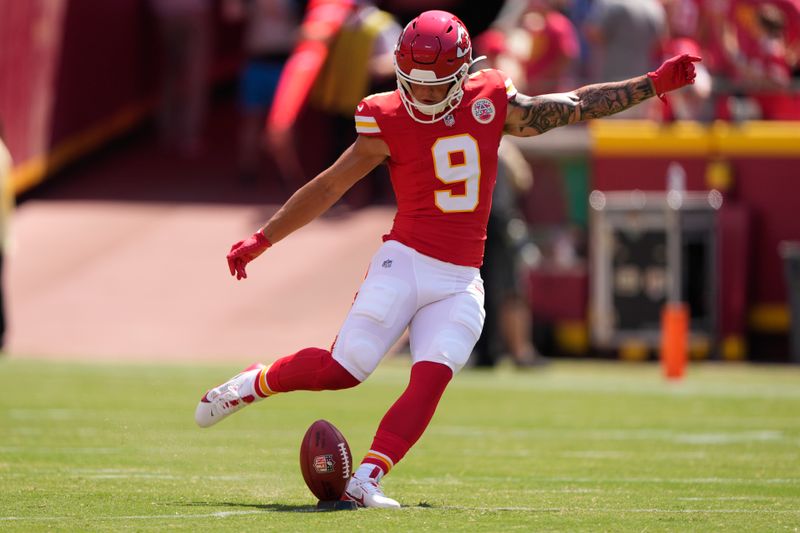 Kansas City Chiefs running back Louis Rees-Zammit (9) warms up before an NFL preseason football game against the Detroit Lions Saturday, Aug. 17, 2024, in Kansas City, Mo. (AP Photo/Charlie Riedel)