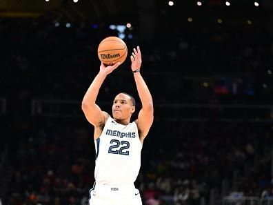 ATLANTA, GA - DECEMBER 23: Desmond Bane #22 of the Memphis Grizzlies shoots the ball during the game against the Atlanta Hawks on December 23, 2023 at State Farm Arena in Atlanta, Georgia.  NOTE TO USER: User expressly acknowledges and agrees that, by downloading and/or using this Photograph, user is consenting to the terms and conditions of the Getty Images License Agreement. Mandatory Copyright Notice: Copyright 2023 NBAE (Photo by Adam Hagy/NBAE via Getty Images)