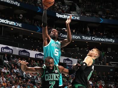 CHARLOTTE, NC - NOVEMBER 20: Mark Williams #5 of the Charlotte Hornets shoots the ball during the game against the Boston Celtics on November 20, 2023 at Spectrum Center in Charlotte, North Carolina. NOTE TO USER: User expressly acknowledges and agrees that, by downloading and or using this photograph, User is consenting to the terms and conditions of the Getty Images License Agreement. Mandatory Copyright Notice: Copyright 2023 NBAE (Photo by Kent Smith/NBAE via Getty Images)