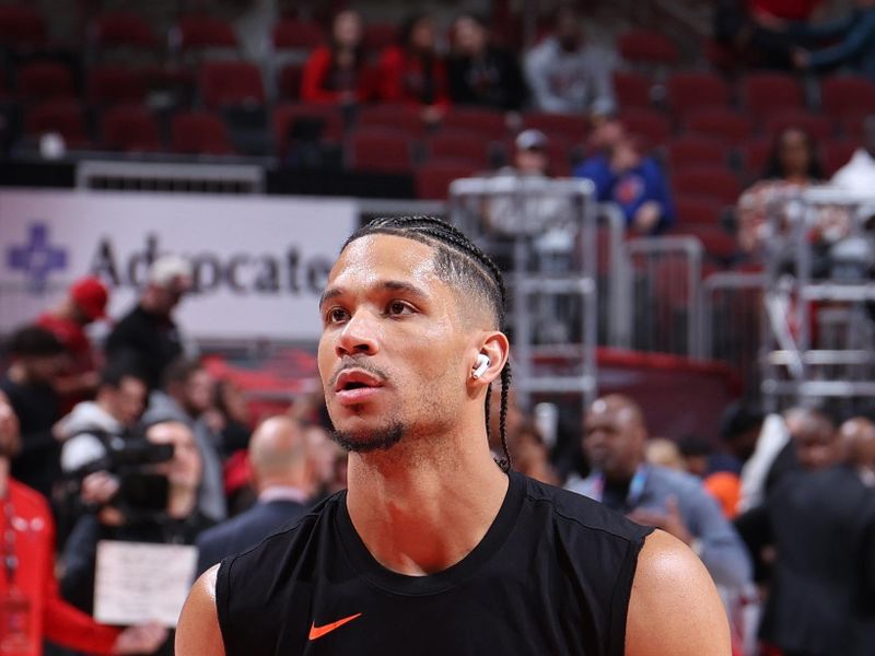 CHICAGO, IL - APRIL 5: Josh Hart #3 of the New York Knicks warms up before the game against the Chicago Bulls on April 5, 2024 at United Center in Chicago, Illinois. NOTE TO USER: User expressly acknowledges and agrees that, by downloading and or using this photograph, User is consenting to the terms and conditions of the Getty Images License Agreement. Mandatory Copyright Notice: Copyright 2024 NBAE (Photo by Jeff Haynes/NBAE via Getty Images)