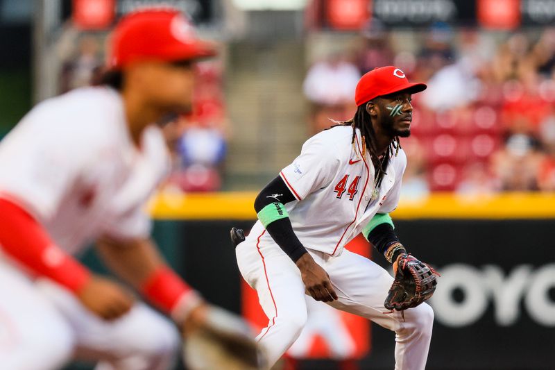 Sep 18, 2024; Cincinnati, Ohio, USA; Cincinnati Reds shortstop Elly De La Cruz (44) prepares for the pitch in the second inning against the Atlanta Braves at Great American Ball Park. Mandatory Credit: Katie Stratman-Imagn Images