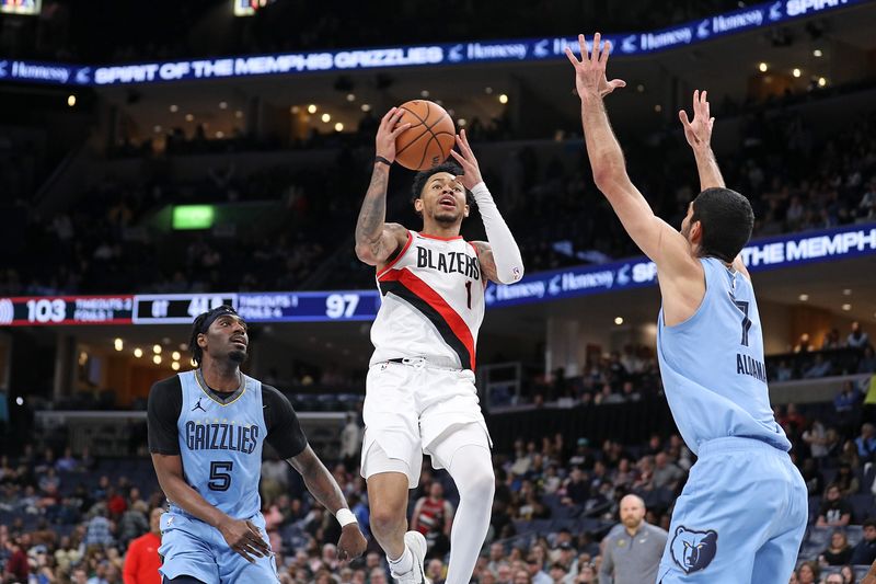 MEMPHIS, TENNESSEE - MARCH 02: Anfernee Simons #1 of the Portland Trail Blazers goes to the basket between Santi Aldama #7 of the Memphis Grizzlies and Vince Williams Jr. #5 at FedExForum on March 02, 2024 in Memphis, Tennessee. NOTE TO USER: User expressly acknowledges and agrees that, by downloading and or using this photograph, User is consenting to the terms and conditions of the Getty Images License Agreement. (Photo by Justin Ford/Getty Images)