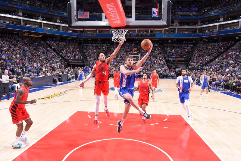 SACRAMENTO, CA - APRIL 14:  Sasha Vezenkov #7 of the Sacramento Kings goes to the basket during the game on April 14, 2024 at Golden 1 Center in Sacramento, California. NOTE TO USER: User expressly acknowledges and agrees that, by downloading and or using this Photograph, user is consenting to the terms and conditions of the Getty Images License Agreement. Mandatory Copyright Notice: Copyright 2024 NBAE (Photo by Rocky Widner/NBAE via Getty Images)