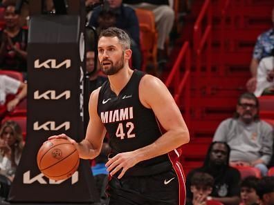 MIAMI, FL - DECEMBER 8: Kevin Love #42 of the Miami Heat dribbles the ball during the game against the Cleveland Cavaliers on December 8, 2023 at Kaseya Center in Miami, Florida. NOTE TO USER: User expressly acknowledges and agrees that, by downloading and or using this Photograph, user is consenting to the terms and conditions of the Getty Images License Agreement. Mandatory Copyright Notice: Copyright 2023 NBAE (Photo by Issac Baldizon/NBAE via Getty Images)