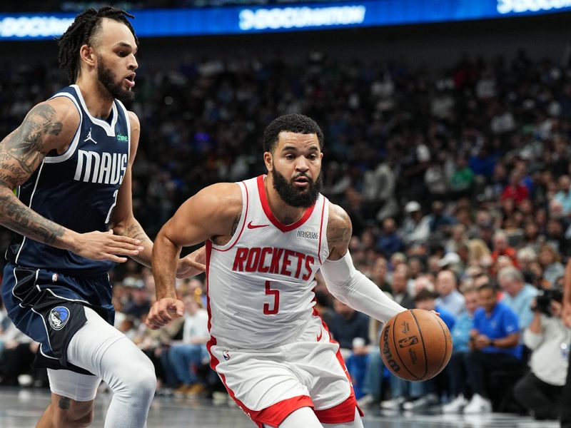 DALLAS, TX - OCTOBER 31: Fred VanVleet #5 of the Houston Rockets dribbles the ball during the game against the Dallas Mavericks on October 31, 2024 at American Airlines Center in Dallas, Texas. NOTE TO USER: User expressly acknowledges and agrees that, by downloading and or using this photograph, User is consenting to the terms and conditions of the Getty Images License Agreement. Mandatory Copyright Notice: Copyright 2024 NBAE (Photo by Glenn James/NBAE via Getty Images)