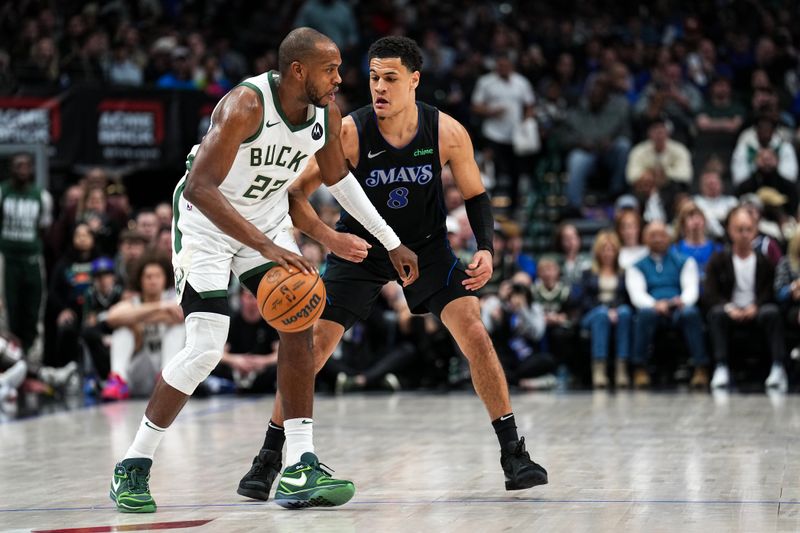 DALLAS, TX - FEBRUARY 3: Khris Middleton #22 of the Milwaukee Bucks handles the ball during the game against the Dallas Mavericks on February 3, 2024 at the American Airlines Center in Dallas, Texas. NOTE TO USER: User expressly acknowledges and agrees that, by downloading and or using this photograph, User is consenting to the terms and conditions of the Getty Images License Agreement. Mandatory Copyright Notice: Copyright 2024 NBAE (Photo by Glenn James/NBAE via Getty Images)