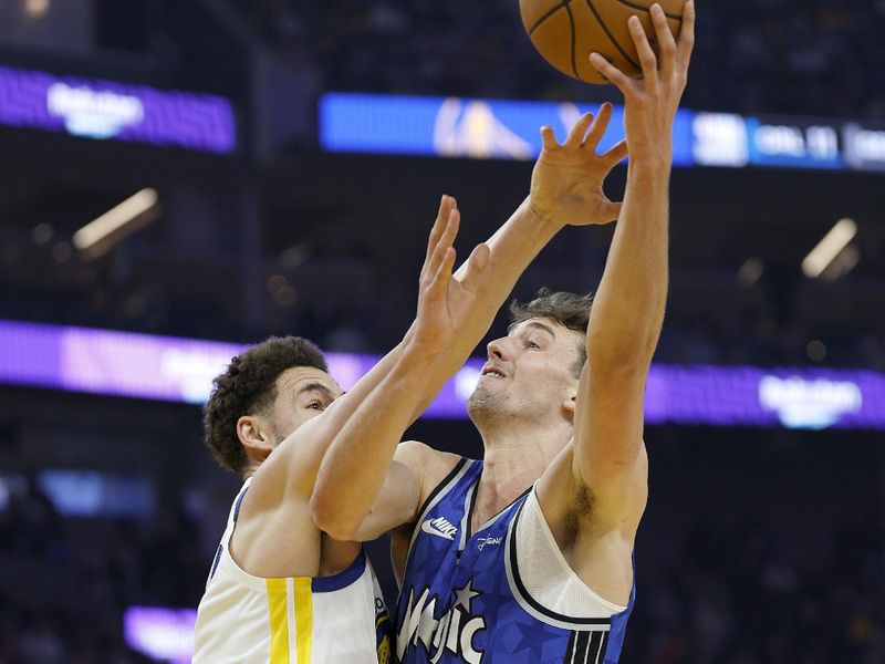 SAN FRANCISCO, CALIFORNIA - JANUARY 02: Franz Wagner #22 of the Orlando Magic shoots over Klay Thompson #11 of the Golden State Warriors during the first quarter of an NBA basketball game at Chase Center on January 02, 2024 in San Francisco, California. NOTE TO USER: User expressly acknowledges and agrees that, by downloading and or using this photograph, User is consenting to the terms and conditions of the Getty Images License Agreement. (Photo by Thearon W. Henderson/Getty Images)