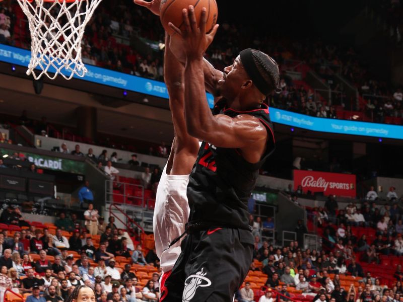 MIAMI, FL - FEBRUARY 4: Jimmy Butler #22 of the Miami Heat drives to the basket during the game against the LA Clippers on February 4, 2024 at Kaseya Center in Miami, Florida. NOTE TO USER: User expressly acknowledges and agrees that, by downloading and or using this Photograph, user is consenting to the terms and conditions of the Getty Images License Agreement. Mandatory Copyright Notice: Copyright 2024 NBAE (Photo by Issac Baldizon/NBAE via Getty Images)