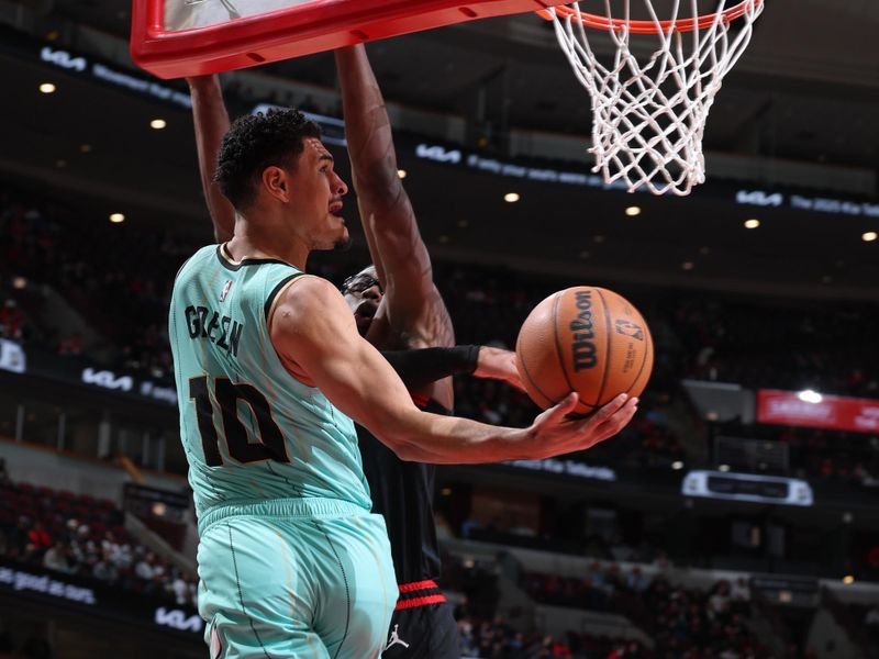 CHICAGO, IL - DECEMBER 13: Josh Green #10 of the Charlotte Hornets shoots the ball during the game against the Chicago Bulls on December 13, 2024 at United Center in Chicago, Illinois. NOTE TO USER: User expressly acknowledges and agrees that, by downloading and or using this photograph, User is consenting to the terms and conditions of the Getty Images License Agreement. Mandatory Copyright Notice: Copyright 2024 NBAE (Photo by Jeff Haynes/NBAE via Getty Images)