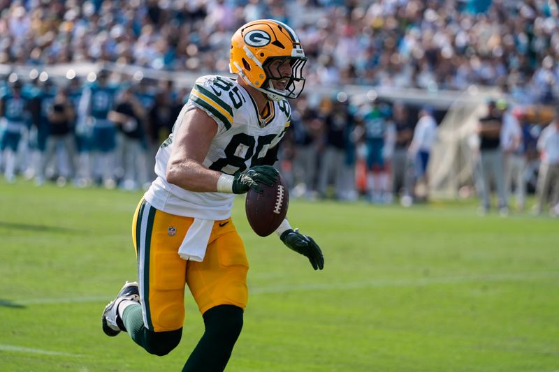 Green Bay Packers' Tucker Kraft catches a touchdown pass during the second half of an NFL football game against the Jacksonville Jaguars Sunday, Oct. 27, 2024, in Jacksonville, Fla. (AP Photo/John Bazemore)