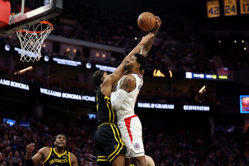 SAN FRANCISCO, CALIFORNIA - FEBRUARY 14: Paul George #13 of the LA Clippers goes up for a dunk on Moses Moody #4 of the Golden State Warriors in the second half at Chase Center on February 14, 2024 in San Francisco, California. NOTE TO USER: User expressly acknowledges and agrees that, by downloading and or using this photograph, User is consenting to the terms and conditions of the Getty Images License Agreement.  (Photo by Ezra Shaw/Getty Images)