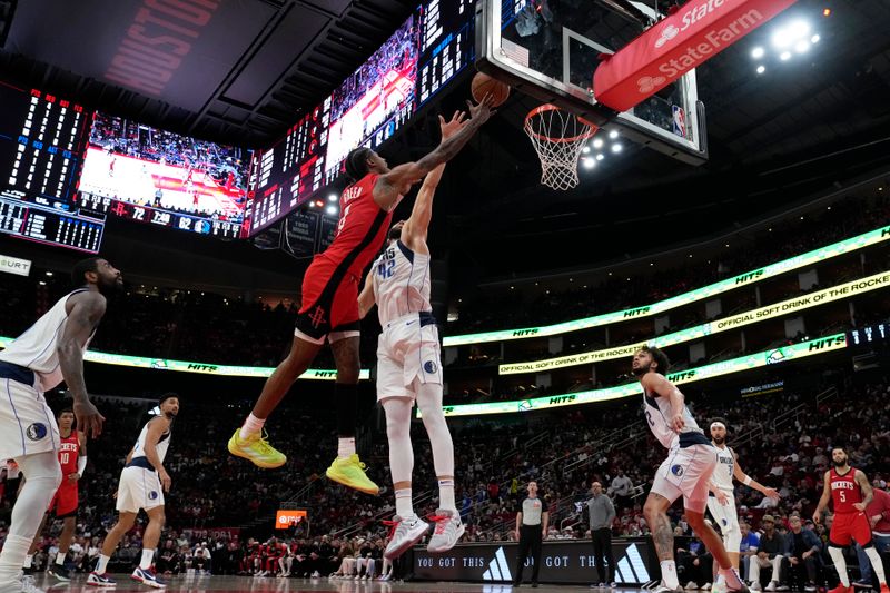 HOUSTON, TX - JANUARY 1:  Jalen Green #4 of the Houston Rockets drives to the basket during the game against the Dallas Mavericks on January 1, 2025 at the Toyota Center in Houston, Texas. NOTE TO USER: User expressly acknowledges and agrees that, by downloading and or using this photograph, User is consenting to the terms and conditions of the Getty Images License Agreement. Mandatory Copyright Notice: Copyright 2025 NBAE (Photo by Kevin M. Cox/NBAE via Getty Images)