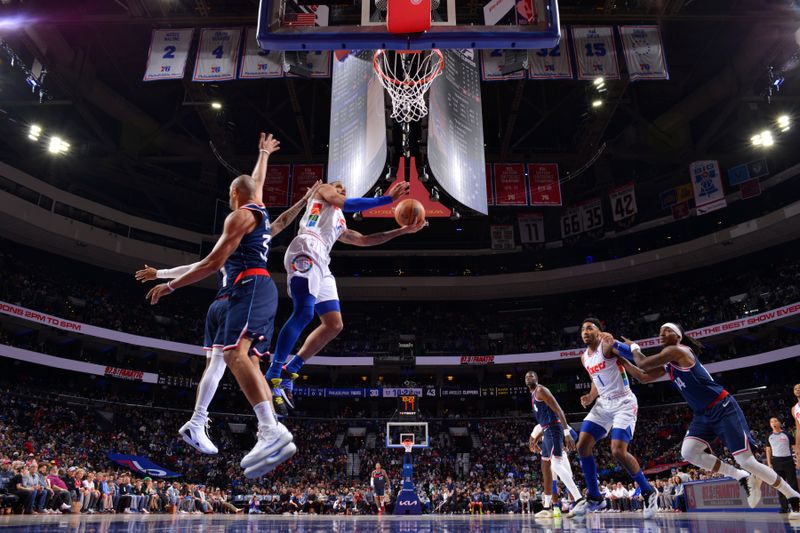 PHILADELPHIA, PA - NOVEMBER 24: Caleb Martin #16 of the Philadelphia 76ers drives to the basket during the game against the LA Clippers on November 24, 2024 at the Wells Fargo Center in Philadelphia, Pennsylvania NOTE TO USER: User expressly acknowledges and agrees that, by downloading and/or using this Photograph, user is consenting to the terms and conditions of the Getty Images License Agreement. Mandatory Copyright Notice: Copyright 2024 NBAE (Photo by Jesse D. Garrabrant/NBAE via Getty Images)